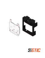 Tapa de color negra CommScope SLX con guardapolvo integrado para protección de jacks modulares.