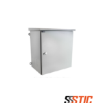 Gabinete metálico para exteriores Finen OC-6412 de 12 RU con certificación IP55 y acabado RAL 7035.