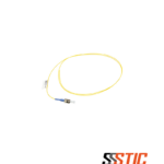Pigtail de fibra óptica monomodo Siemon XGLO con conector ST simplex de 1 metro de longitud y recubrimiento de 900 micras.