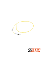 Pigtail de fibra óptica monomodo Siemon XGLO con conector ST simplex de 1 metro de longitud y recubrimiento de 900 micras.