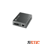 Convertidor de medios Fast Ethernet a fibra óptica monomodo TP-Link MC110CS con conectores SC duplex y alcance de 20km.