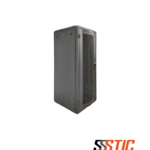 Gabinete de piso para servidores marca Quest modelo GF-2211 de 28 RU en color negro con puerta curva de malla microperforada