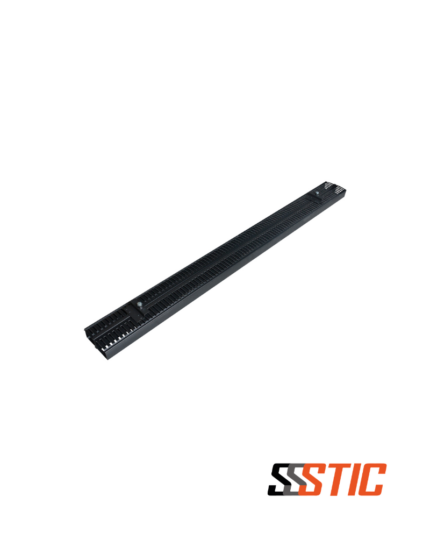 Organizador plástico vertical de cables marca Quest modelo OV-4577 de doble ducto en formato de 60x80mm para gabinete de piso de 42 RU