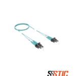 Patch cord de fibra óptica dúplex multimodo OM4 CommScope SYSTIMAX FFXLCLC42 con conectores LC a LC y chaqueta LSZH aqua.
