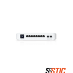 Switch compacto de Capa 3 Ubiquiti UniFi USW-Pro-8-PoE con 8 puertos RJ45, 2 puertos de fibra 10G SFP+ y pantalla táctil