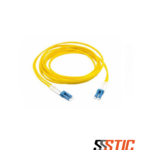 Patch cord de fibra óptica monomodo LCUPC a LCUPC con conectores azules en ambos extremos, longitud de 3 metros y chaqueta amarilla LSZH de 3.0 mm de diámetro