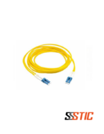 Patch cord de fibra óptica monomodo LCUPC a LCUPC con conectores azules en ambos extremos, longitud de 3 metros y chaqueta amarilla LSZH de 3.0 mm de diámetro